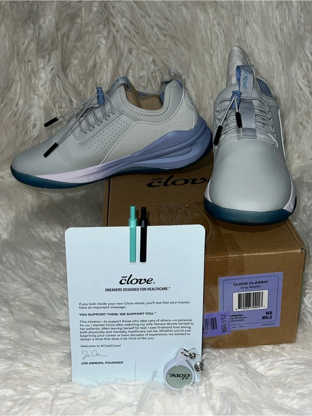 NIB Clove Classic women's sneaker W8/M6 Light grey upper with soft blue and teal
